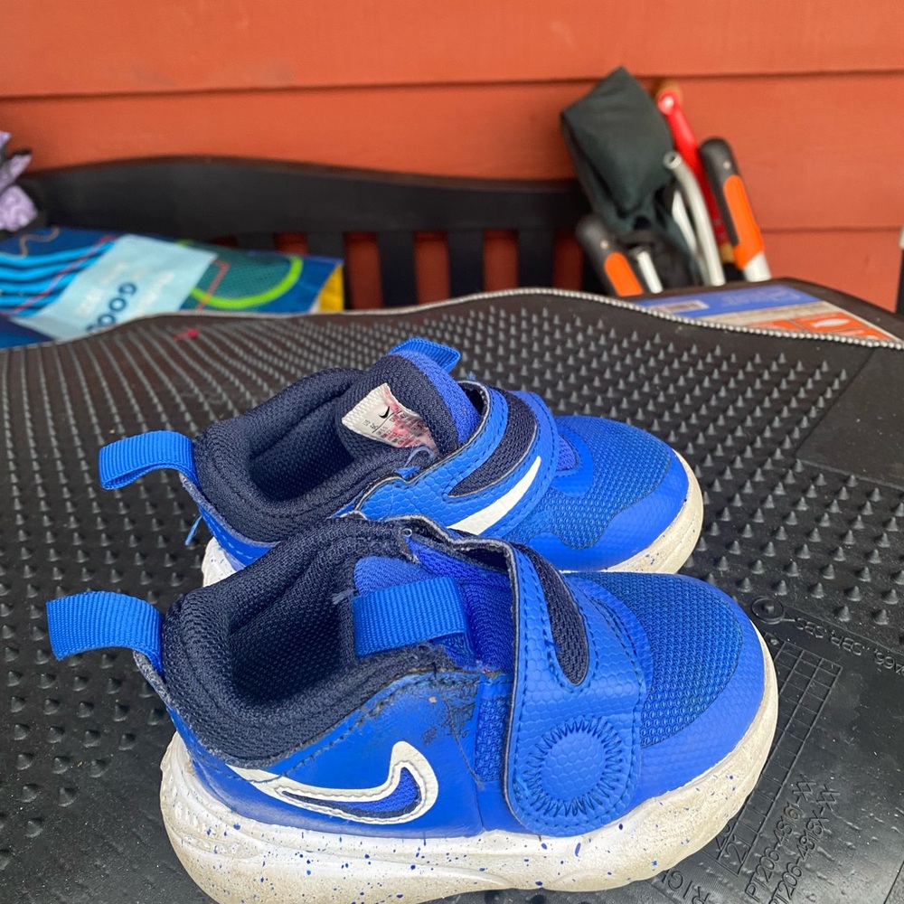 Nike DV8995-400 Team Hustle D 11 (GS) Hyper Royal/White Boy's Sneakers Size 6C